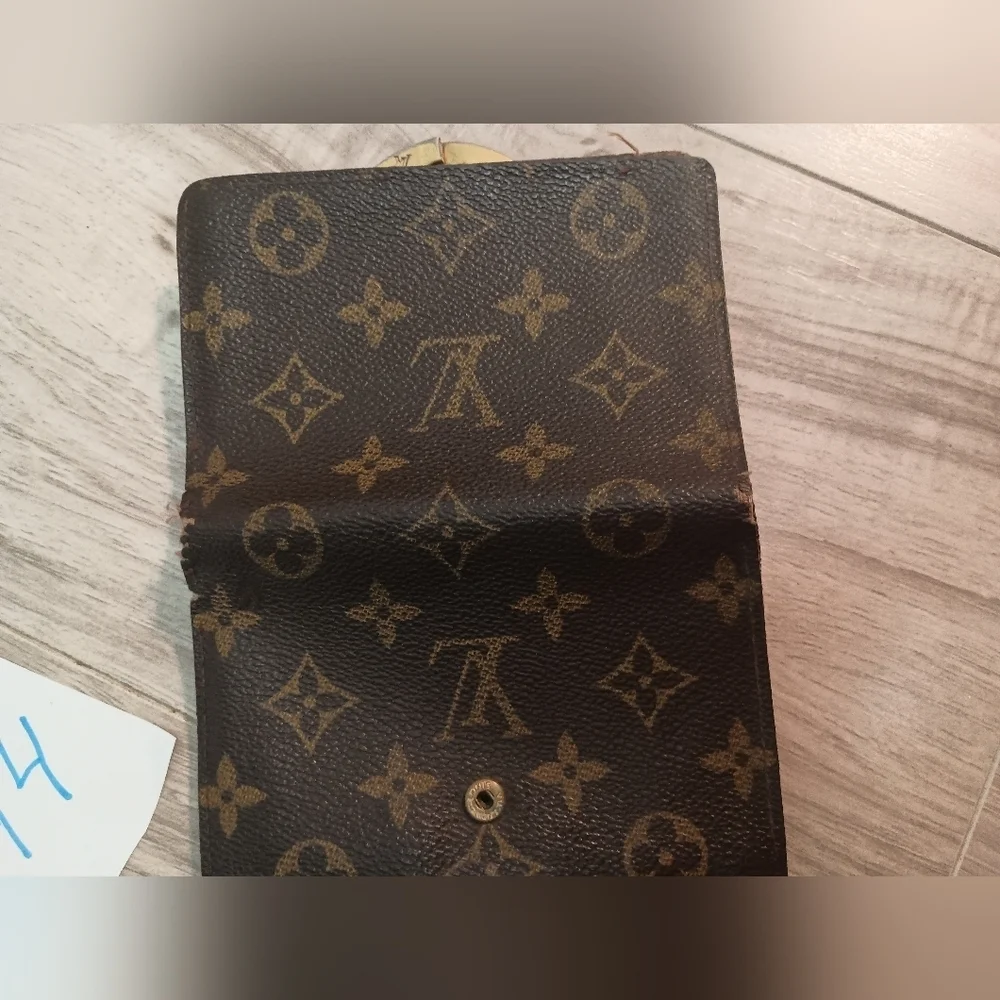 Louis Vuitton Monogram French Kisslock Wallet